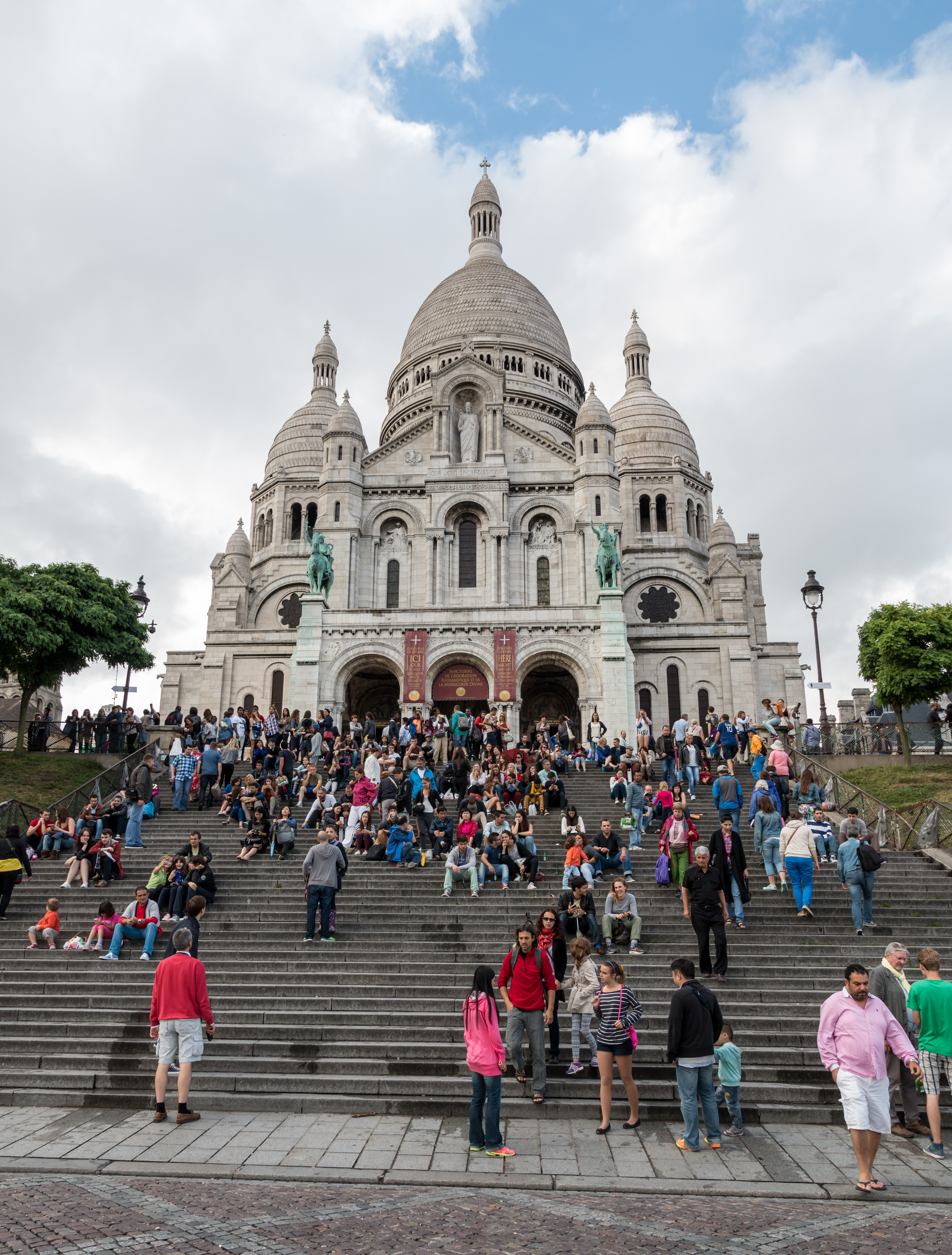 Paris, Sacré-Cœur de Montmartre -- 2014 -- 1180 - This building is inscrit au titre des monuments historiques de la France. It is indexed in the base Mérimée, a database of architectural heritage maintained by the French Ministry of Culture, under the reference PA75180004 .