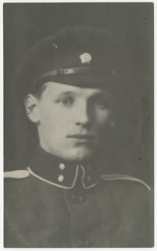Reinhold Sabolotnõi, kodanliku eesti leitnant ja süurtükiväeohvitser, portreefoto