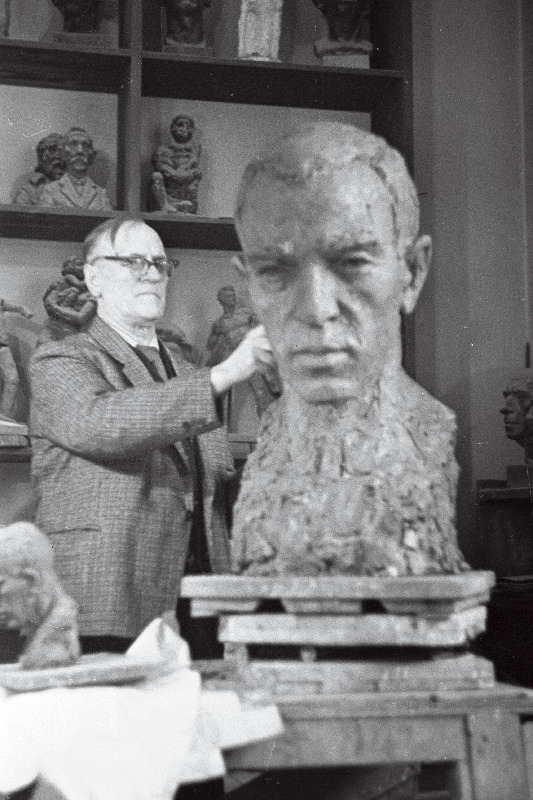 Skulptor Anton Starkoff.
