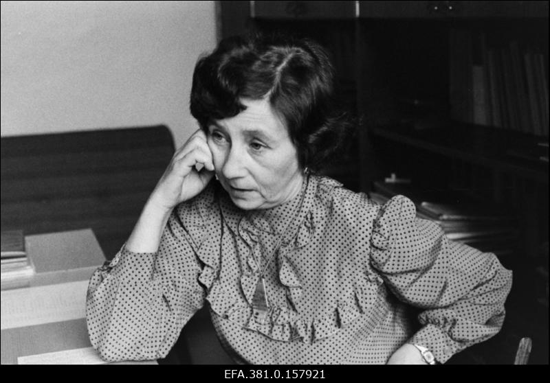 Narva 2. Keskkooli (ainukene eestikeelne keskkool) direktor Luise Sokolova.