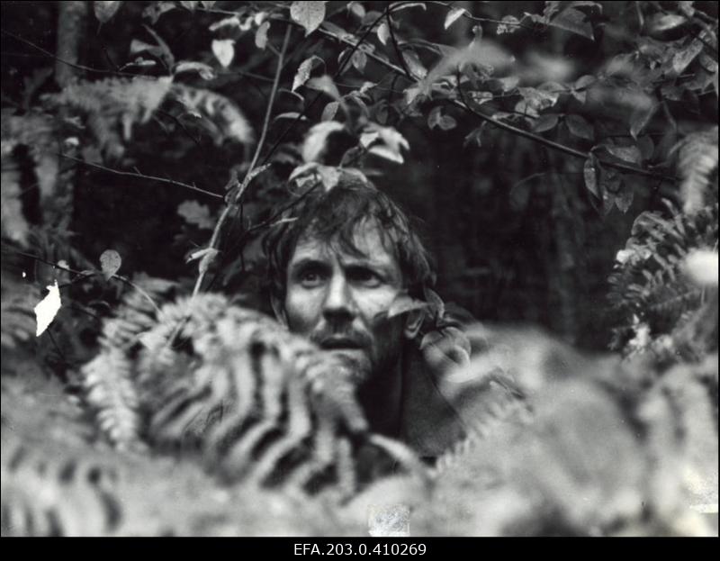 Stseen Tallinnfilmi mängufilmist "Tuulte pesa". Eval Aavik Võõra osas.