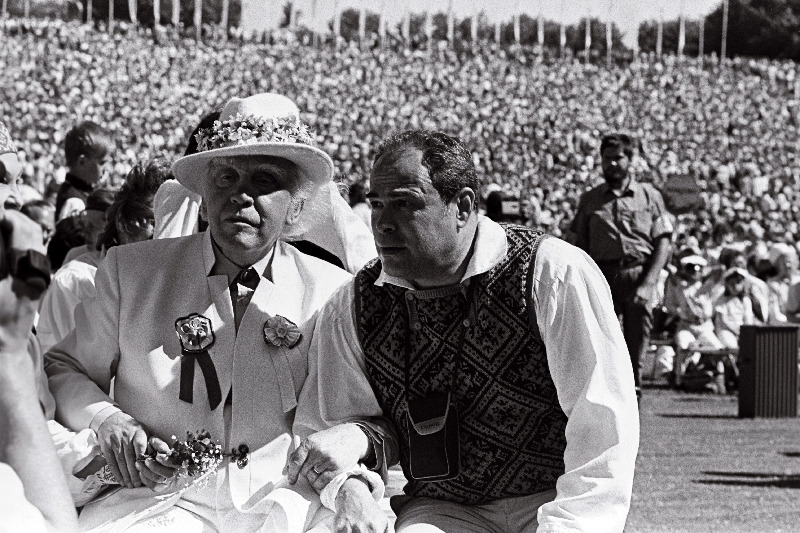 XXI Üldlaulupidu, esiplaanil G. Ernesaks ja E. Klas.