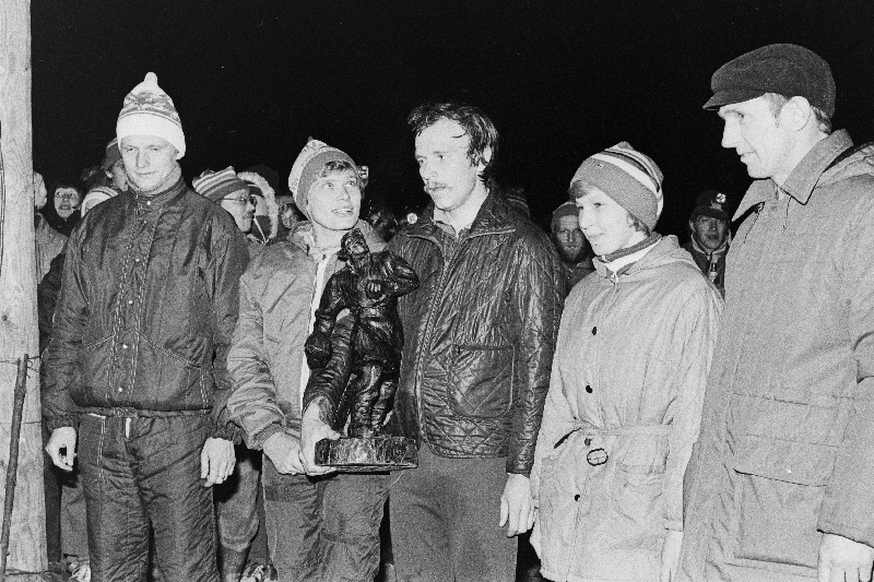 23. Jüriöö jooksu võitnud Tallinna Autobussipargi võistkond. Paremalt: Tõnu Kannel, Mari Lahtmets, Kalle Luuk, Anne Kiudorv ja Tiit Kuusik.