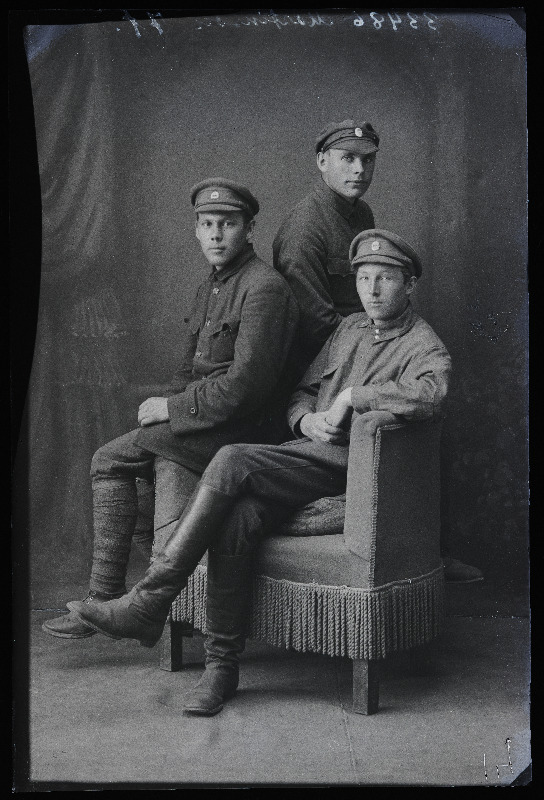 Grupp sõjaväelasi, (foto tellija Martinson).