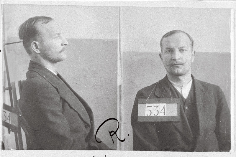 Nõukogude Venemaa kasuks spioneerinud Johan Johani poeg Rosenthal enne vangide vahetamise korras Venemaale väljasaatmist .