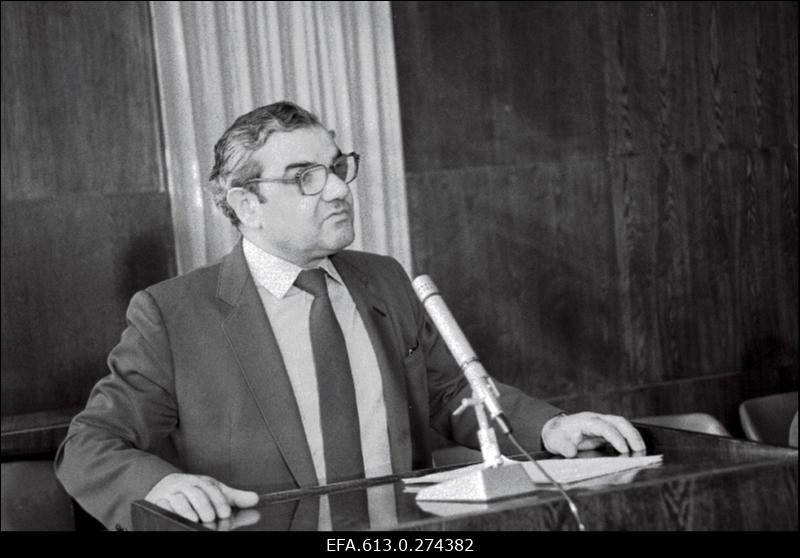 Nõupidamine Standardite Komitees.