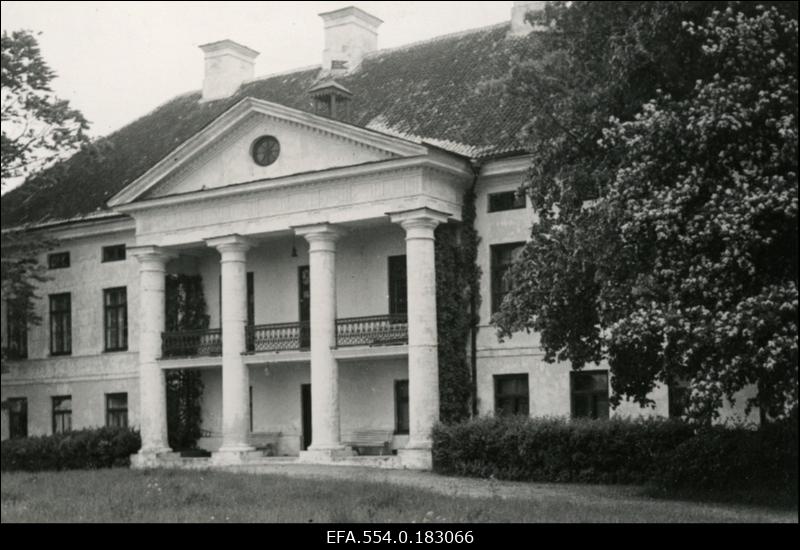 Endise Lihula mõisa härrastemaja.