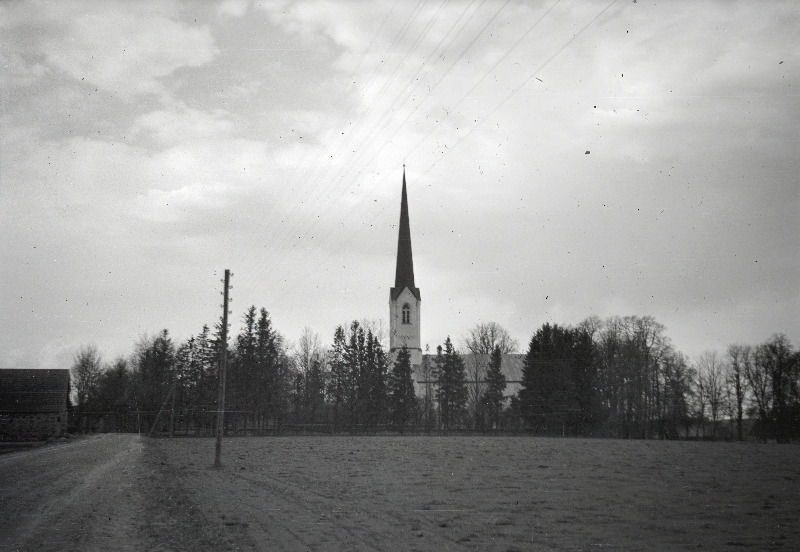 Vaade Kolga-Jaani kirikule.