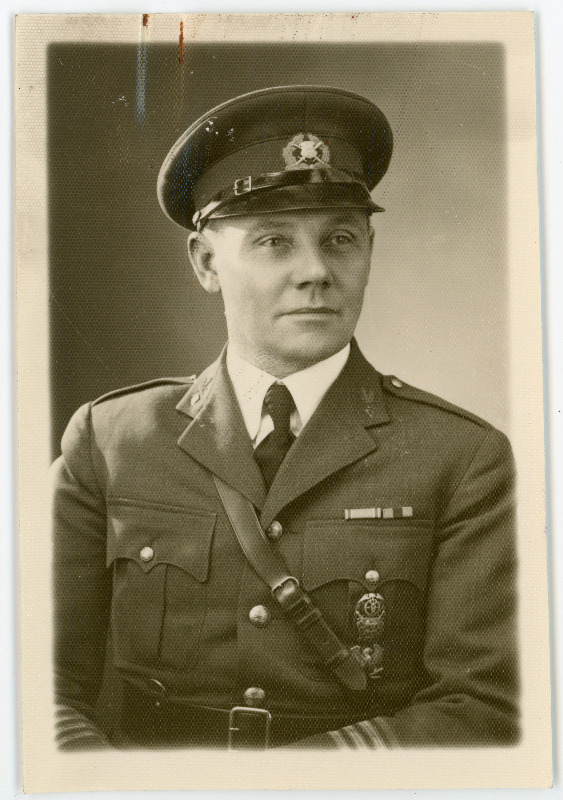 Julius Kallaste. Välispassi taotluse juurde lisatud foto