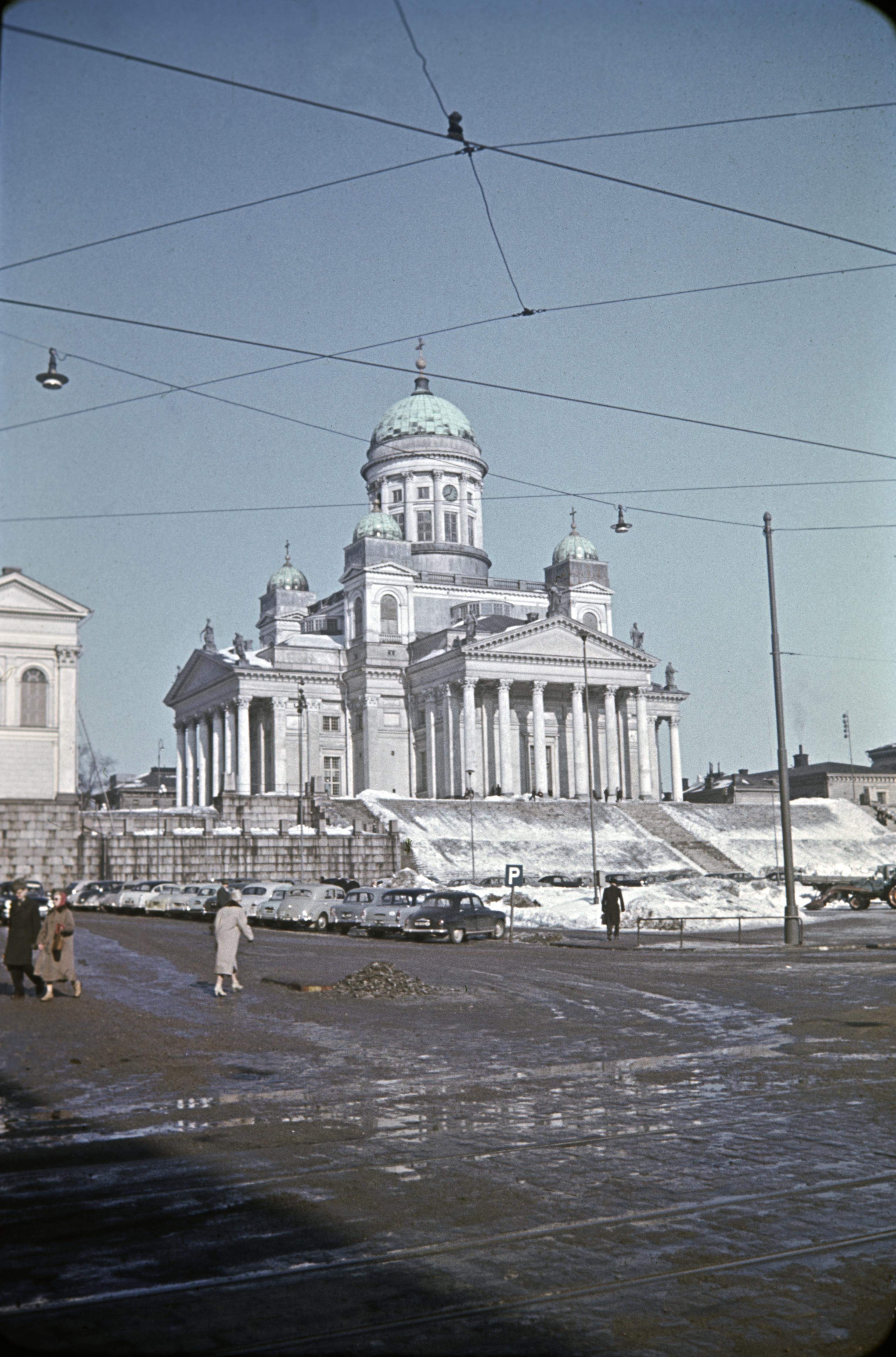 Unioninkatu 29. Tuomiokirkko ja Senaatintori Aleksanterinkadun ja Unioninkadun risteyksestä nähtynä.