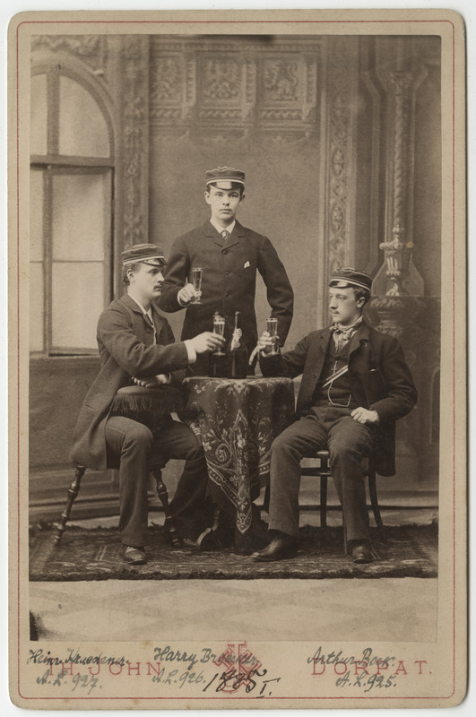 Osa korporatsiooni "Livonia" 1885. a I semestri värvicoetusest, grupifoto