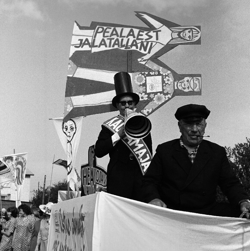ETKVL-i Kingissepa laadakarnevalist osavõtjad.