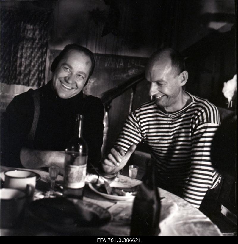 Filmi "Äratus" filmimine. Tõnu Kark Voldemar Rassi osas. Väino Laes Saareaugu Arnoldi osas.