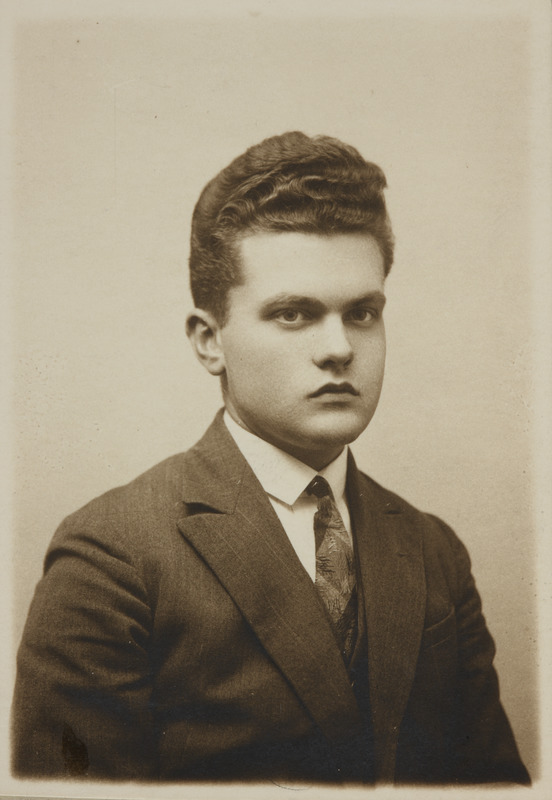 Eesti üliõpilaste seltsi "Veljesto" liige Karl Stokberg (Saaret), portreefoto