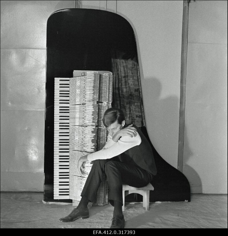 Arbo Valdma Klaverivabrikus.