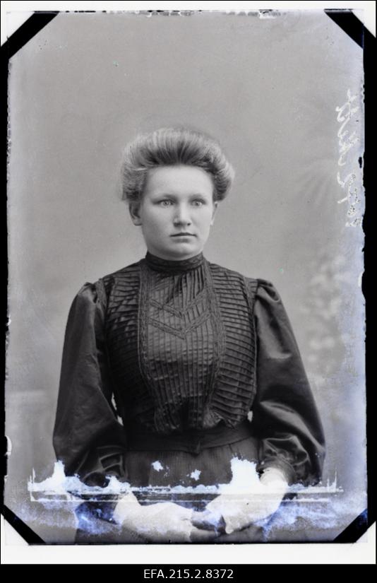 Marie Mitt Vana-Tänassilmast, Kavassaare talust.