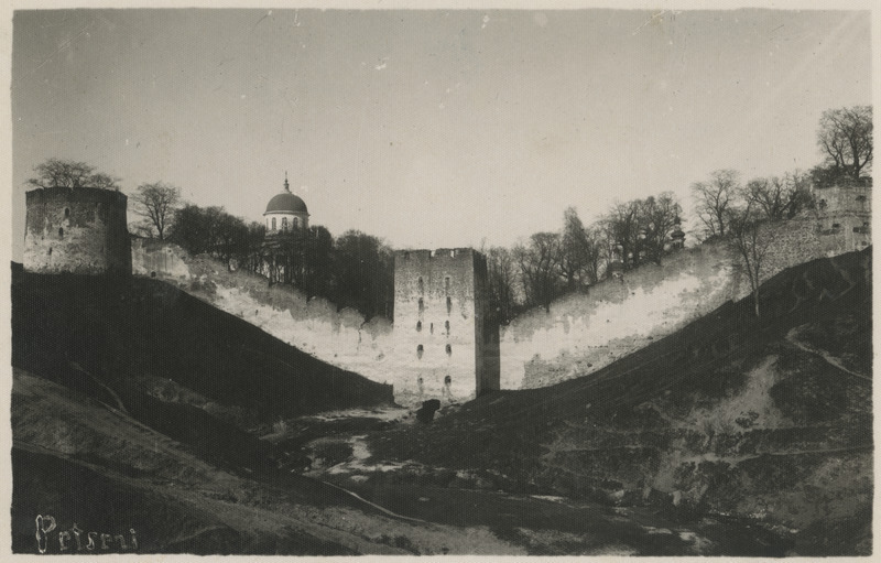 Petseri kloostrimüürid