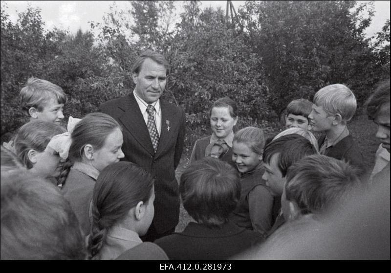Sotsialistliku töö kangelane Vassili Kuzmitš Ivanov. ("Ahtme" kaevanduse kaevurite brigadir)