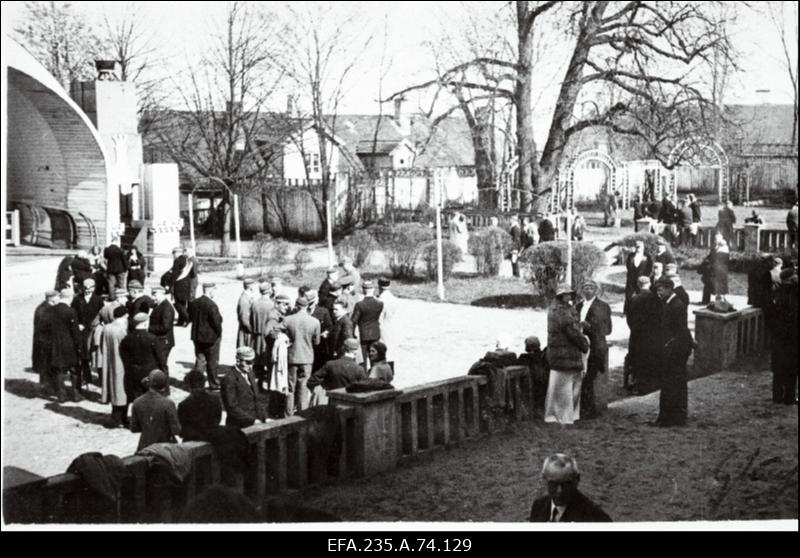 Korporatsiooni Fraternitas Estica vilistlased, kaasvõitlejad ja külalised Vanemuise aias.