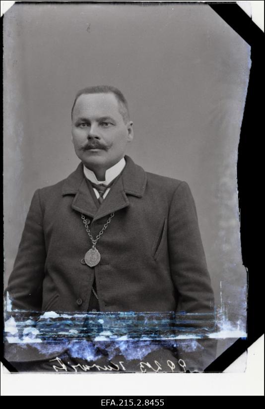 Loodi vallavanem Kurwits (Kurvits) ametirahaga.