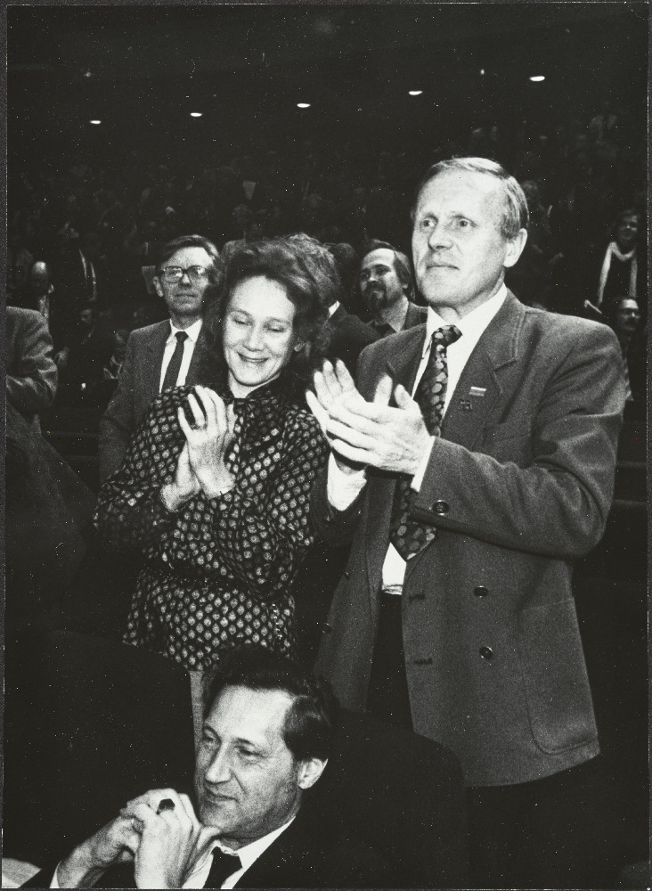 Rahvarinde asutamiskongress Linnahallis. Ajakirjanik Vello Pohla.