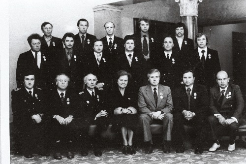 NSV Liidu ordenite ja medalitega autasustatud kalamajanduse ja merelaevanduse töötajad. I reas keskel Eesti NSV Ülemnõukogu Presiidiumi esimehe asetäitja M.Vannas.