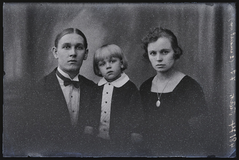 Jaan Türk perega, (Mõisaküla, Karjamaa talu).