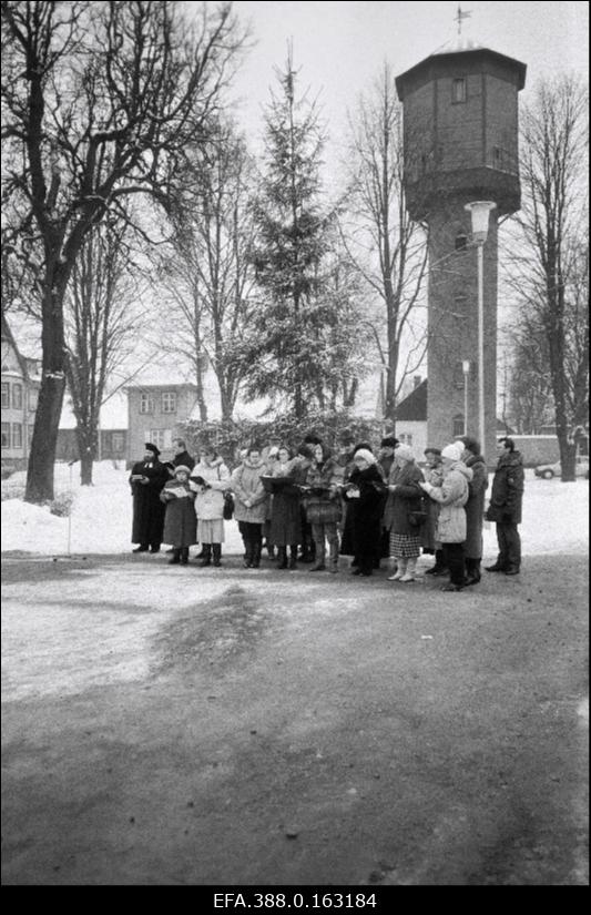 Jõulurahu väljakuulutamine Raekoja platsil Viljandis.