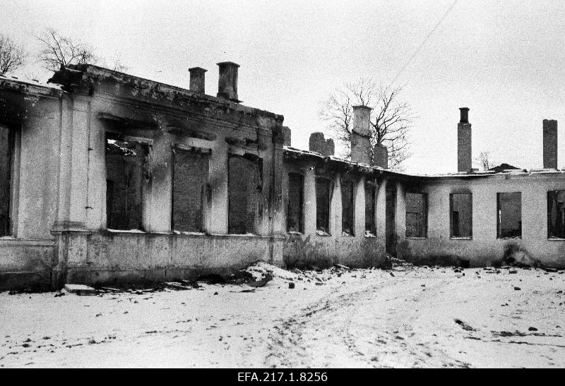 Kuressaare ühisgümnaasiumi internaadi varemed.