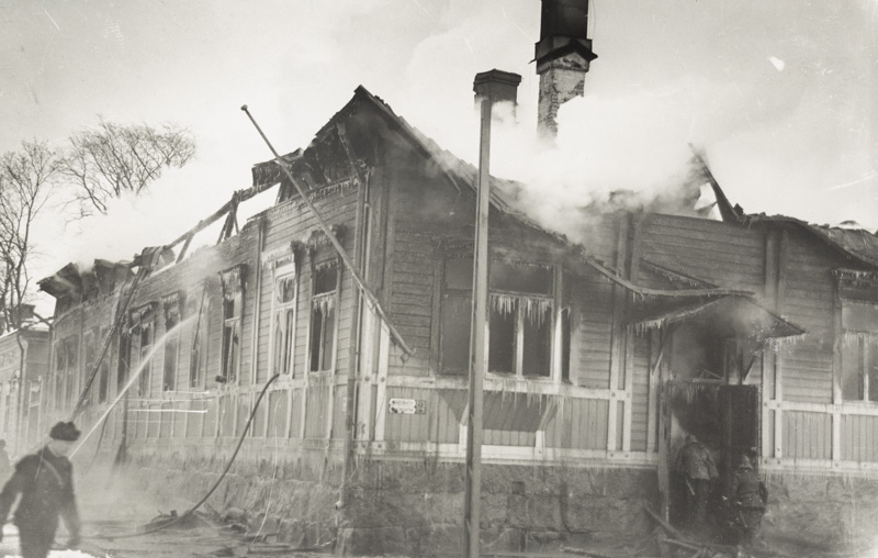 Palava rakennus Itäisellä Rantakadulla; ulkokuva