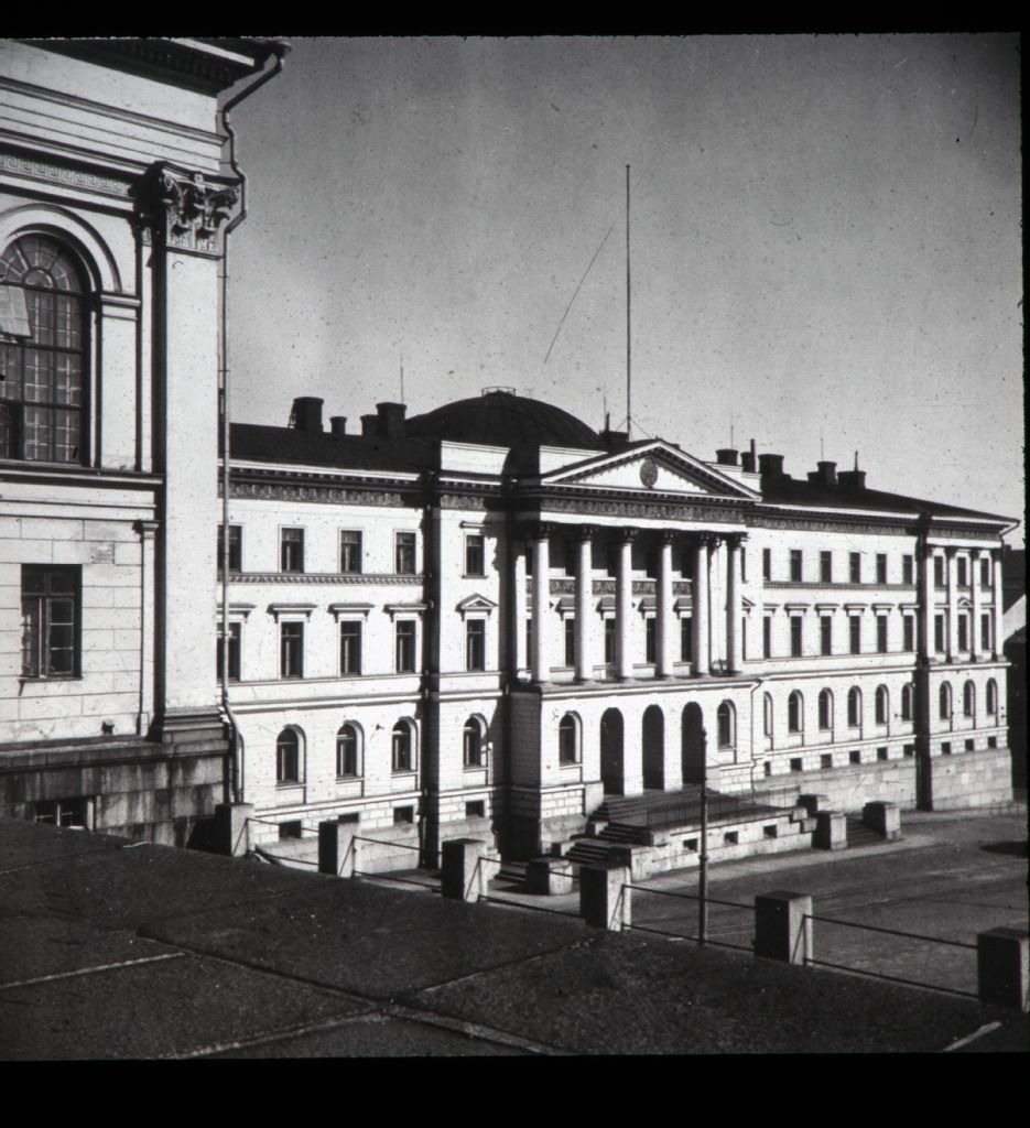 Arkkitehtuurin historian opetusdiat, arkkitehtuuri: Helsinki, Senaatintori (C46)