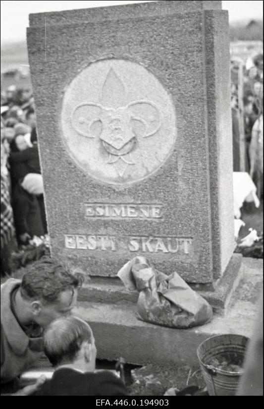 Mälestusmärk Vabadussõjas langenud kalevlase Anton Õunapuu langemiskohal Pitalova (Suur-Bereznjuki) külas pärast avamist.