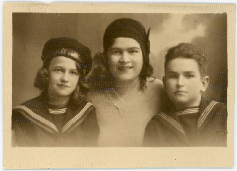 Nadežda, Sigrid ja Bernhard Johanson. Passitaotluse foto