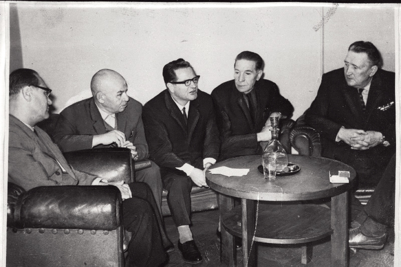 Riikliku Julgeoleku Komitee endised töötajad (vasakult) Oskar Borell, Gavril Starinov, Vassili Beljajev, Edgar Tomusk ja Alfred Pressman vestlusringis.