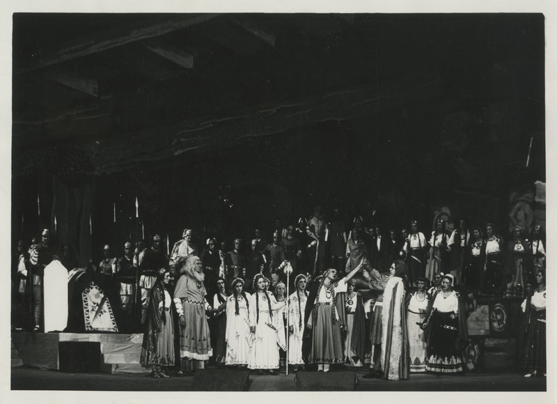 Alfred Kalninsch, Läti helilooja, (organist-orelikunstnik), koorijuht, grupipilt "Banuta" Läti originaalooper Alfred Kalninschilt, ettekandel  Läti
natsionaalooperis, Riias