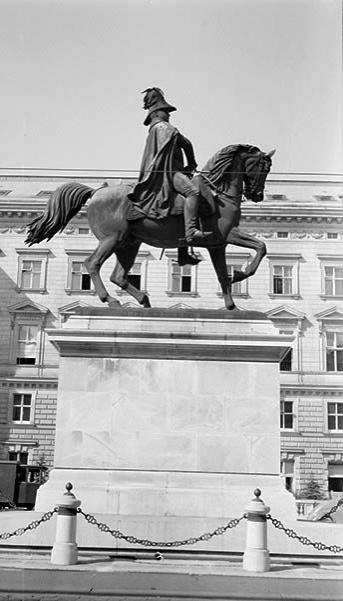 Ruhtinas Carl zu Schwarzenbergin patsas Wienissä.