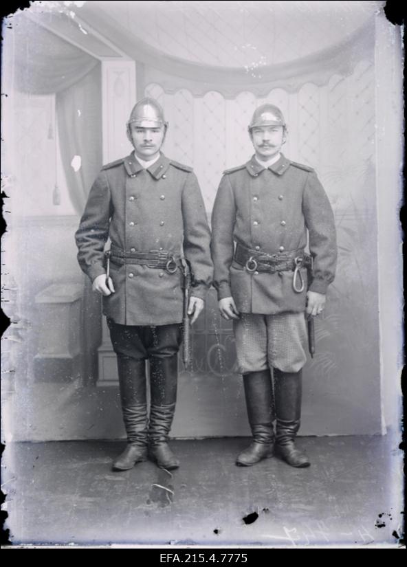 Tuletõrjujad Felix Saarsen (vasakul) ja Sass.