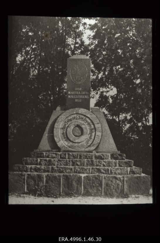 Mahtra sõja mälestusmärk (püstitati 1933, kavandi autor Johannes Tutt).