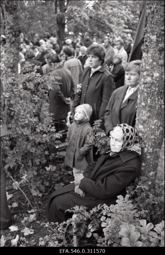 Kullamaa ausamba avamine.