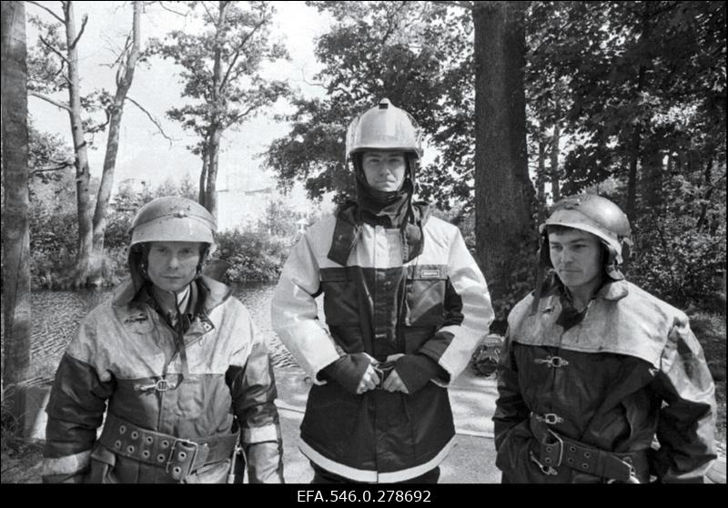 Tuletõrjetehnika katsetamine[metsa]põlengu kustutamiseks.