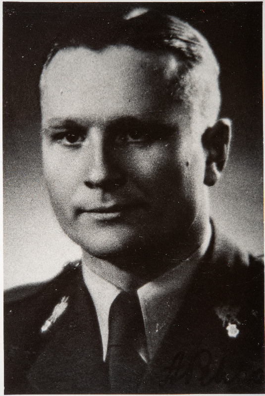 Eesti Vabariigi Sõjaväe Tehnikakool.Pürotehnikaklassi lõpetanud nooremleitnantide portreefotod. August Pehka (1912-1992)