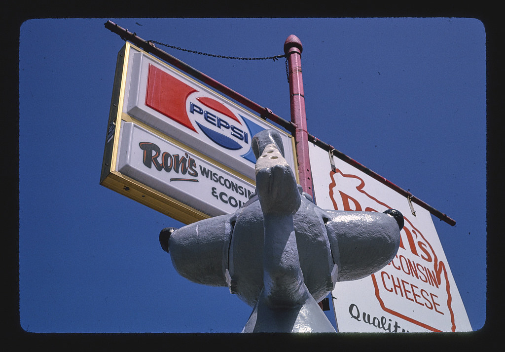 Ron's Wisconsin Cheese sign, mouse, angle 3 detail, Luxemburg, Wisconsin (LOC)