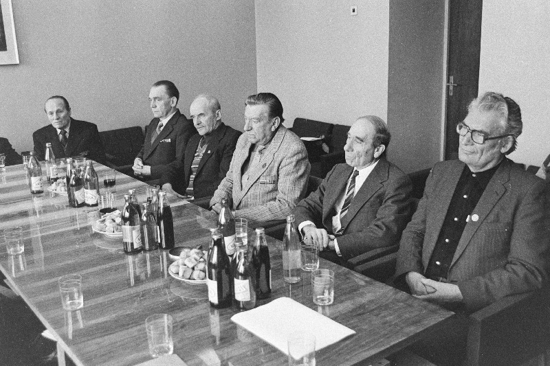 Suure Isamaasõja veteranid - ajakirjanikud vastuvõtul ajalehe "Noorte Hääl" toimetuses.
