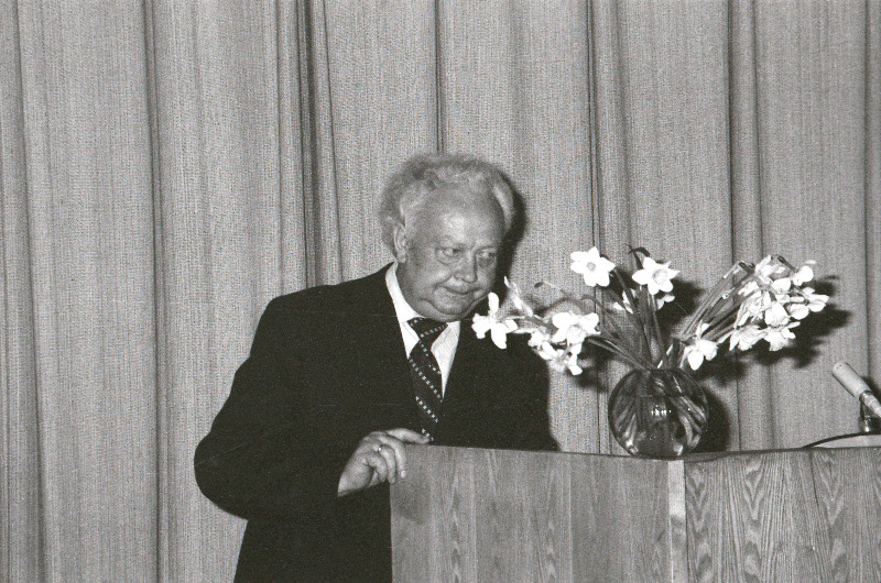 Ajakirjandus- ja keeleteadlase, akadeemiku Juhan Peegli 60. sünnipäeva tähistamine Kirjanike Majas.