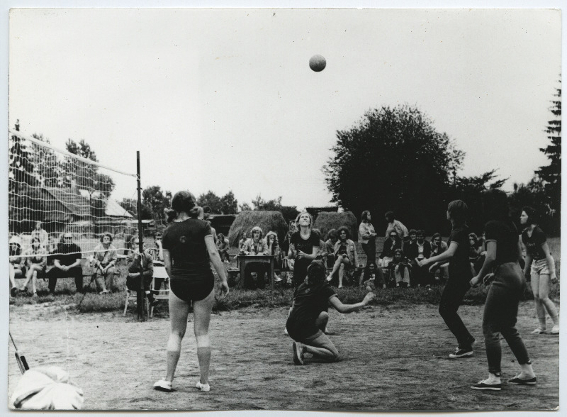 EÜE kokkutulekute, festivalide, spordivõistluste fotod erinevatest aastatest V