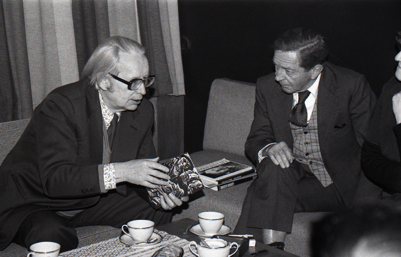 Eesti NSV Kirjanike Liidu juhatuse esimees Paul Kuusberg kohtub USA kirjaniku John Cheeveriga.