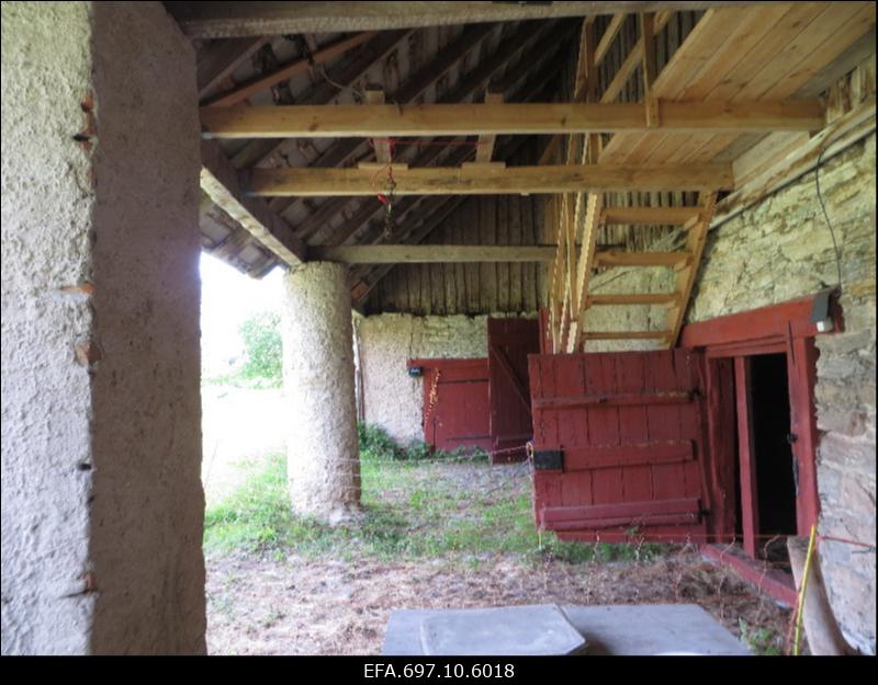 Keskvere mõisa tõllakuur.