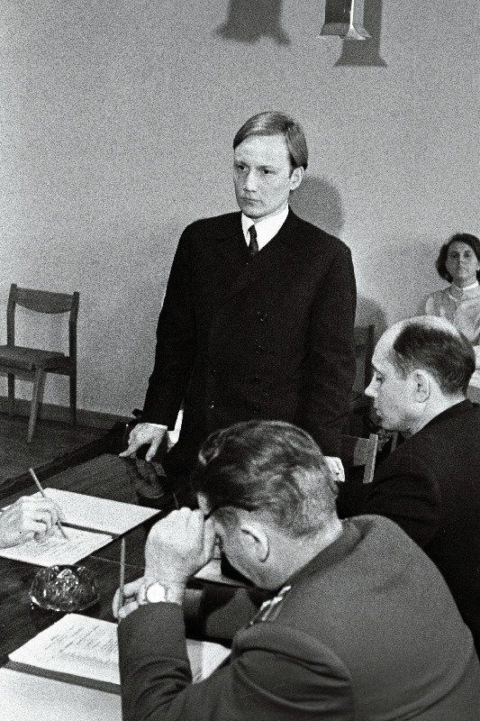 H. Pöögelmanni nimelise Elektrothenikatehase töödejaotaja Tõnu Vahteli vastuvõtmine NLKP liikmeks EKP Keskrajooni Komitee bürool.