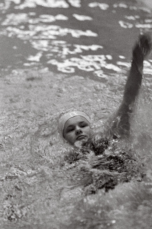 Eesti NSV 1970. aasta edetabeli liider liblikujumises Hele Pass võistlemas.