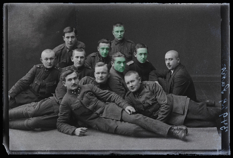 Grupp sõjaväelasi, (foto tellija Saks).